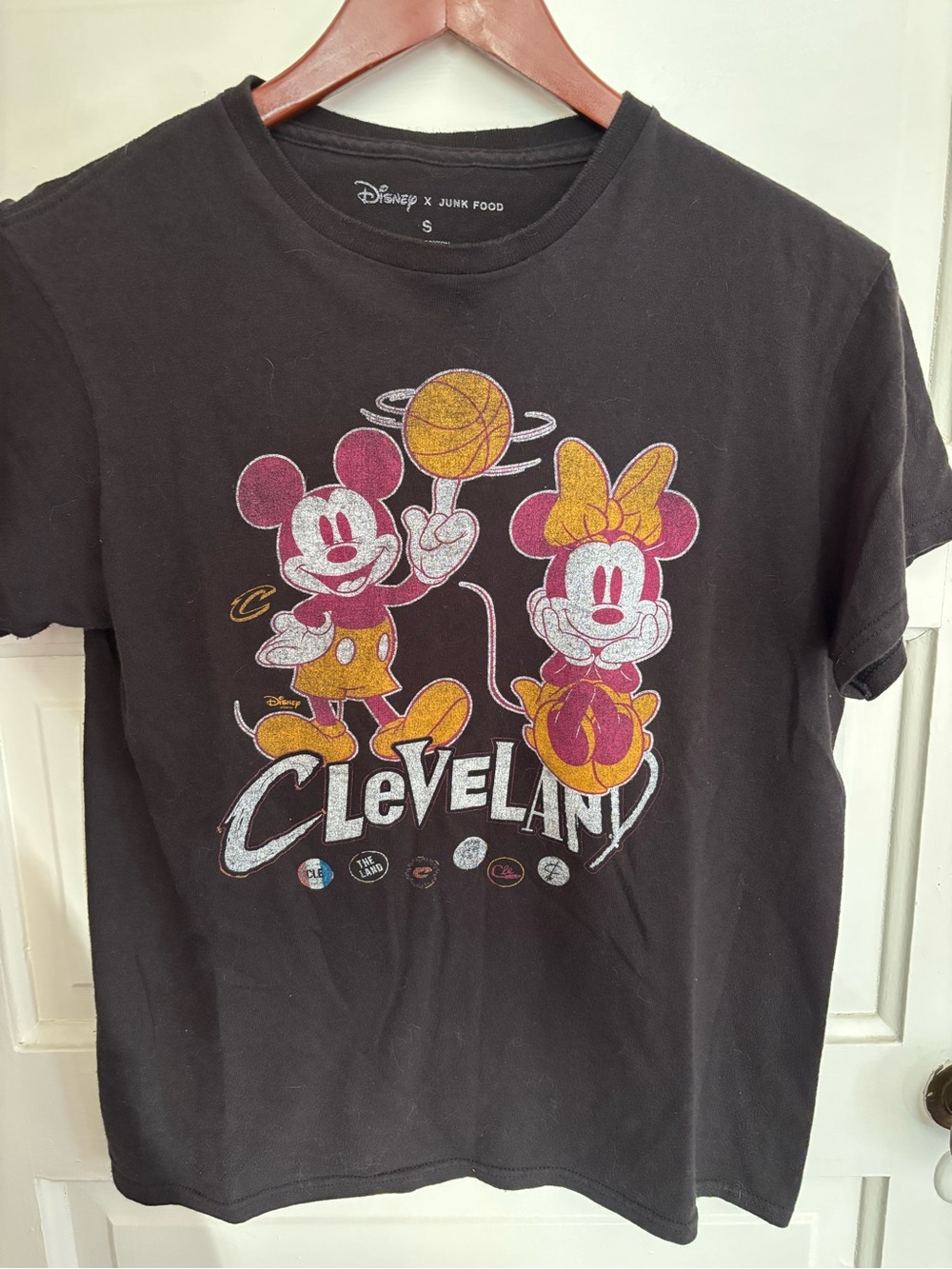 Cleveland Cavaliers city edition, Mickey Mouse Disney Junk Food t shirt. Small.